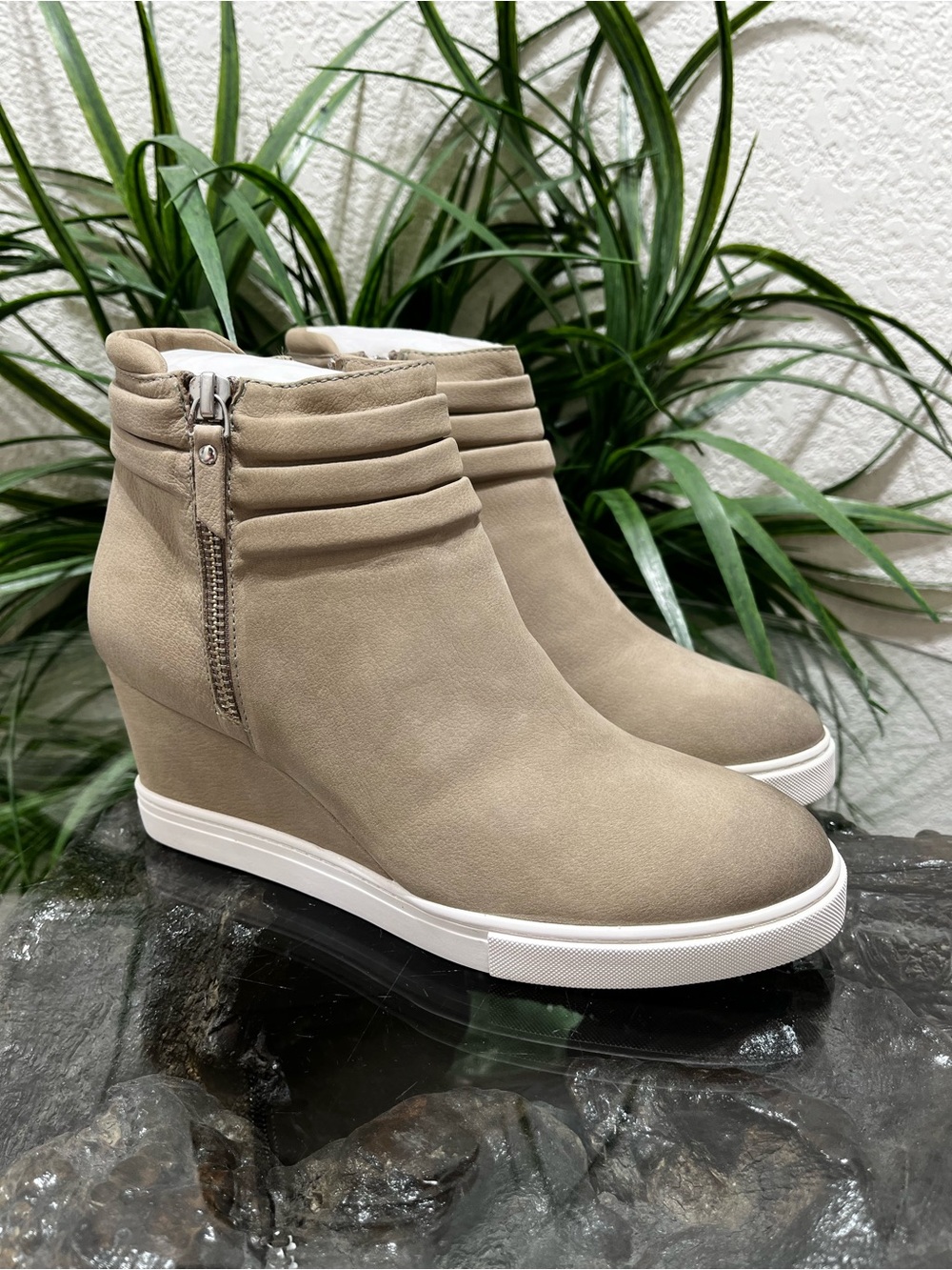 NWT Linea Paolo Oil Leather Side Zipper Wedge Ankle Booties